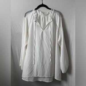 Source Unknown Ivory Blouse with Lace Accents
